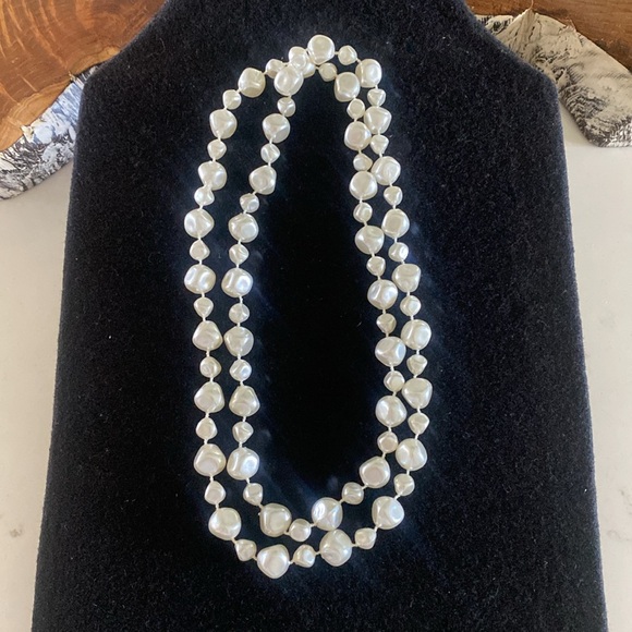 VTG Faux Pearl Necklace Made in Hong Kong FINAL PRICE DROP - Picture 3 of 4